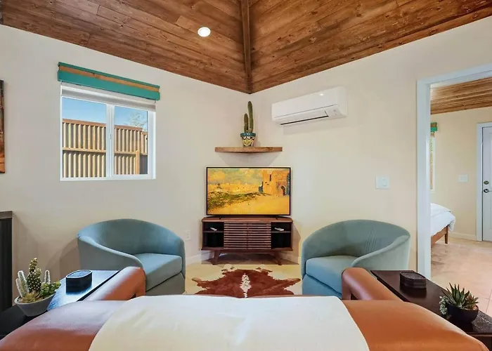 Private Cozy Modern Southwest Style Casita Сasa de vacaciones