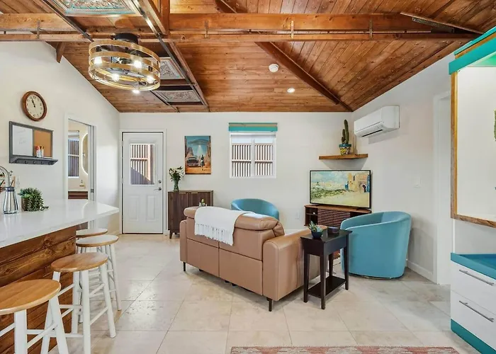 Private Cozy Modern Southwest Style Casita Сasa de vacaciones *
