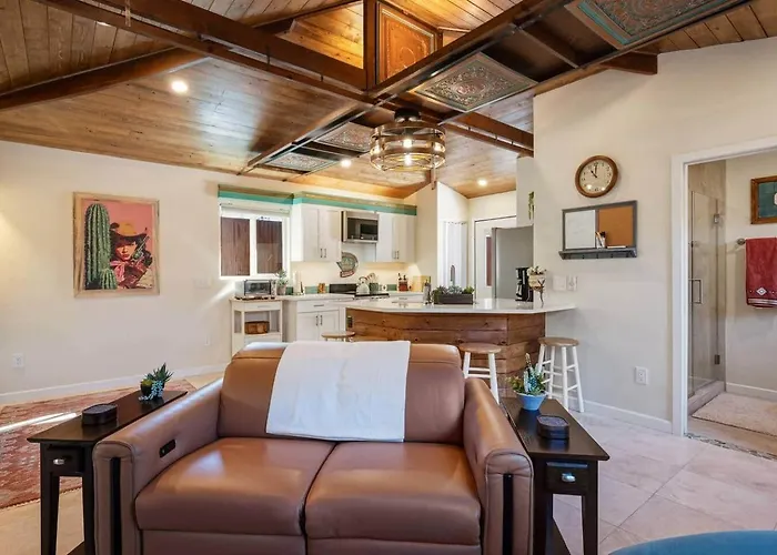 Private Cozy Modern Southwest Style Casita Tucson