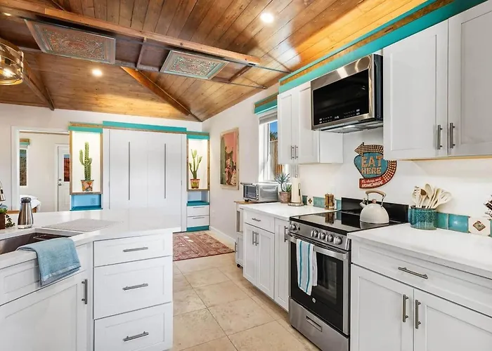 Private Cozy Modern Southwest Style Casita Сasa de vacaciones *